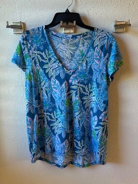 Lilly pulitzer t shirt